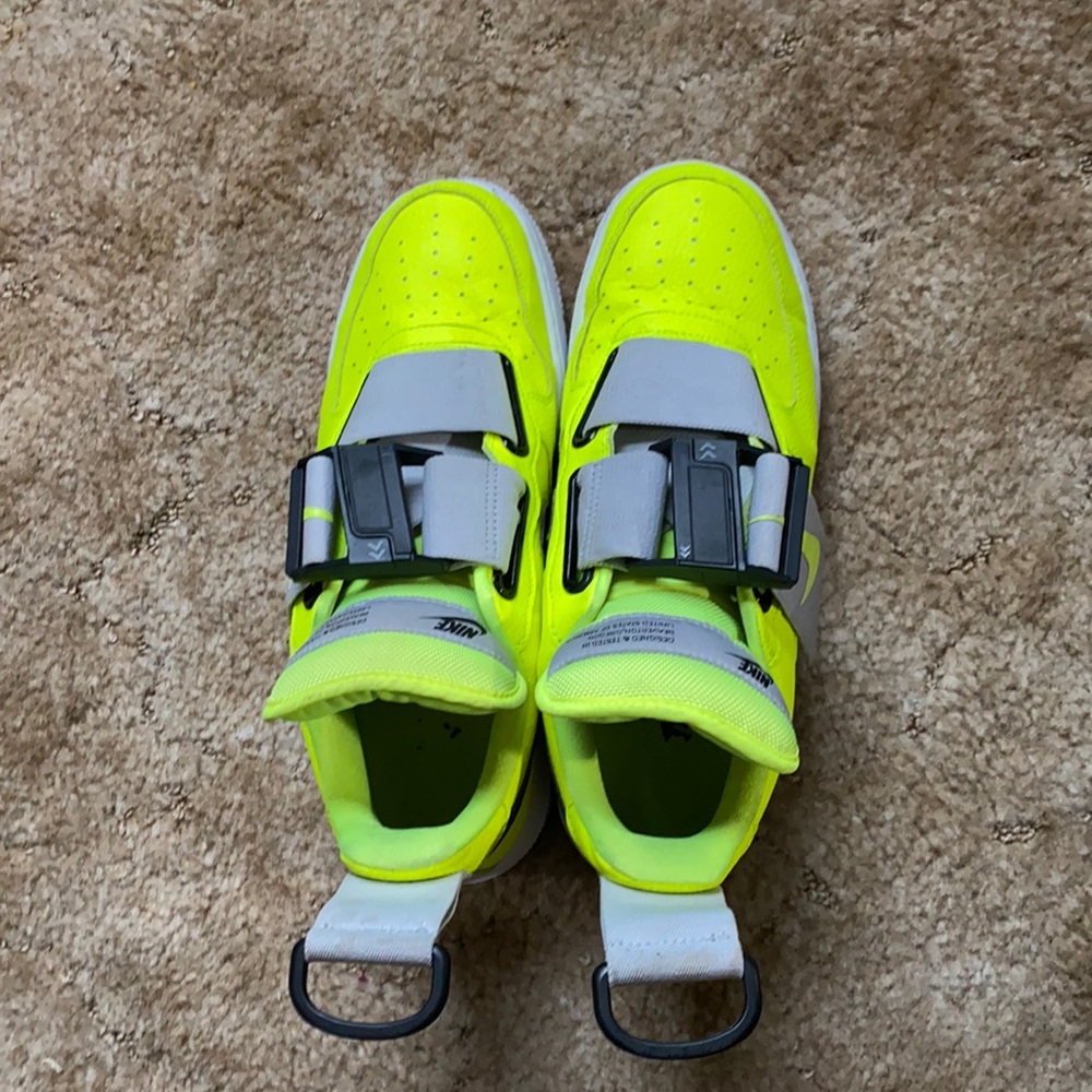Nike Air Force 1 utility volt